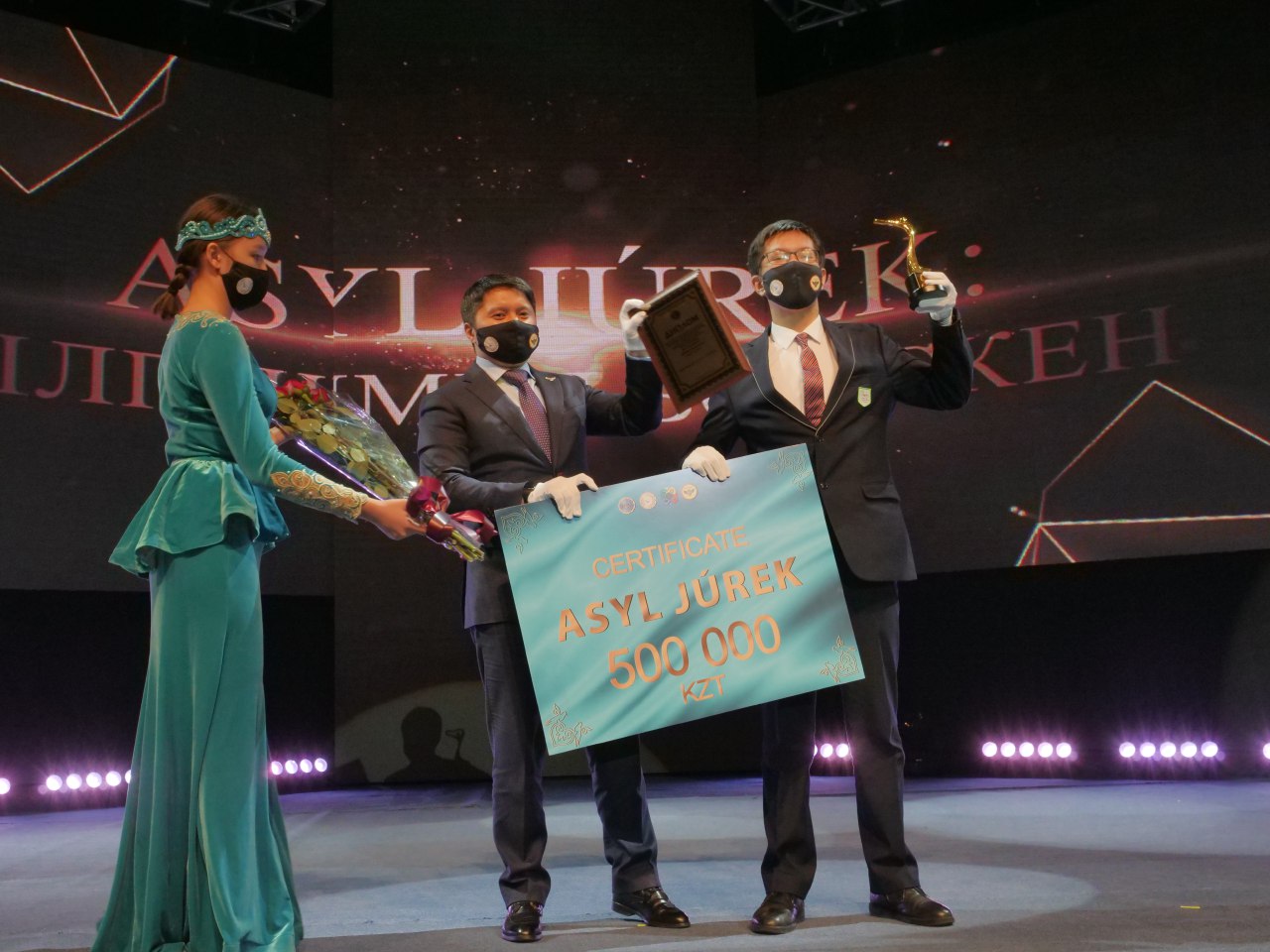 В Алматинской области лучшие волонтеры  получили премию «Asyl Júrek»