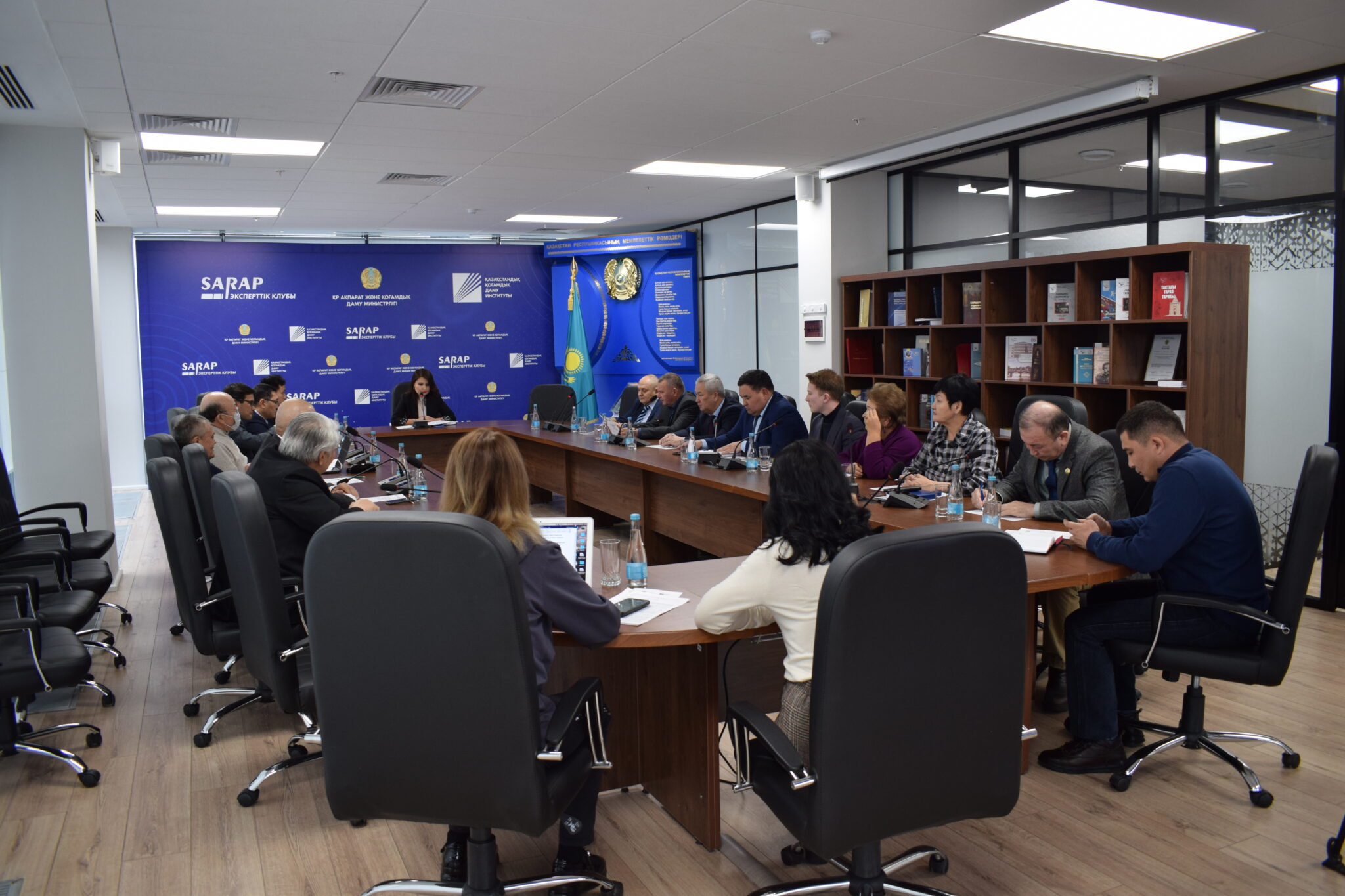 Заседание экспертного клуба «Sarap» на тему: «Досрочные выборы – 2022: на пути построения Нового Казахстана»